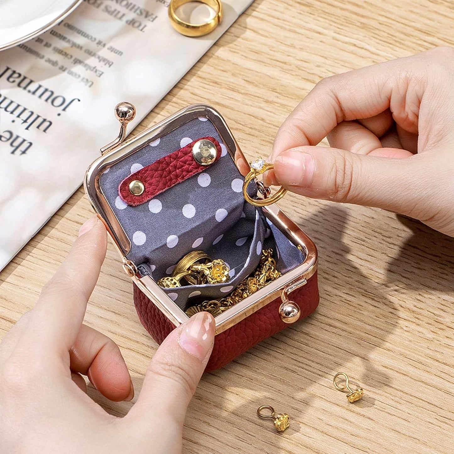Mini Jewelry Box - Portable Vintage-Inspired Genuine Leather Coin Purse Jewelry Case with Kiss Lock