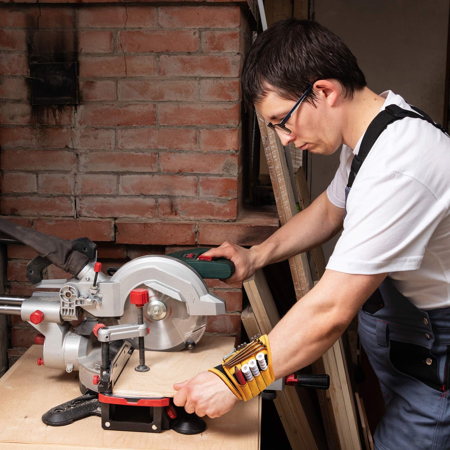 Magnetic Tool Wristband for Mechanics,Keep Screws, Nails, and Drill Bits within Easy Reach.